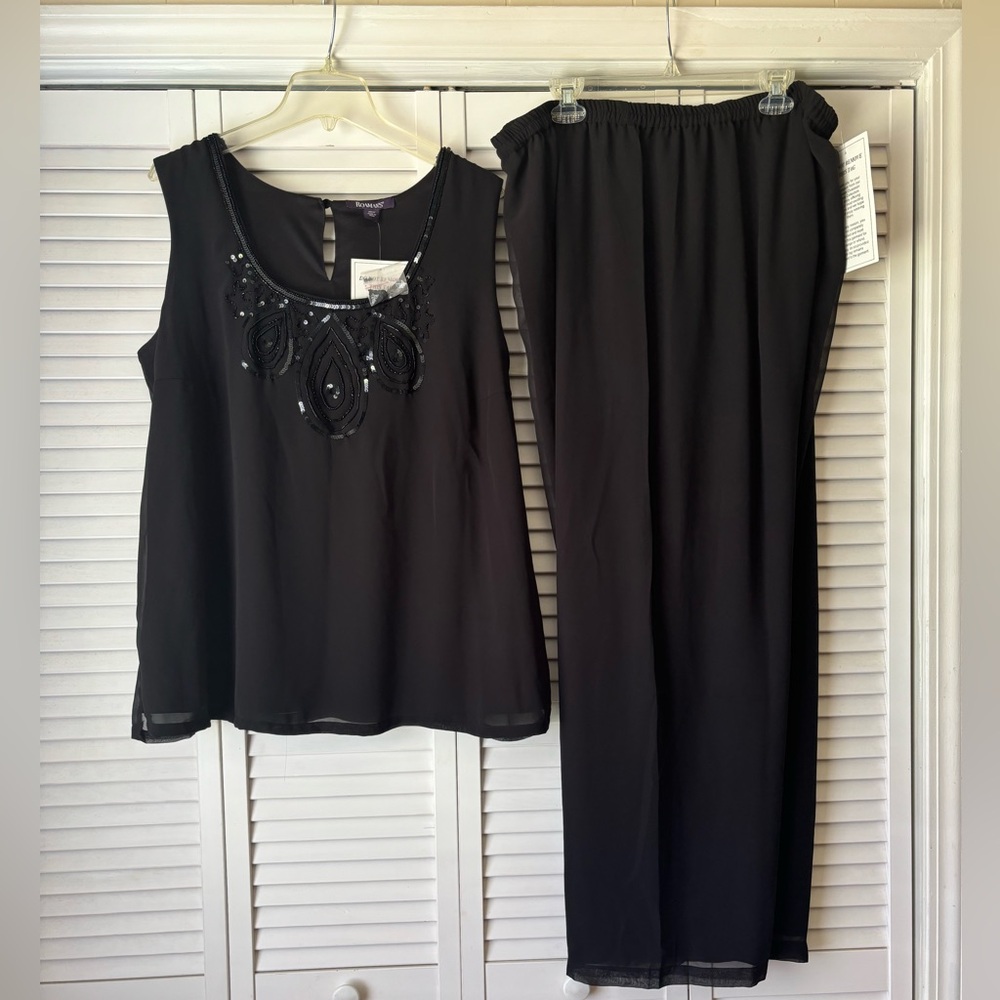 Elegant Plus-size Woman’s two-piece pant set
